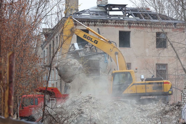 В Волгограде снесли еще два аварийных дома